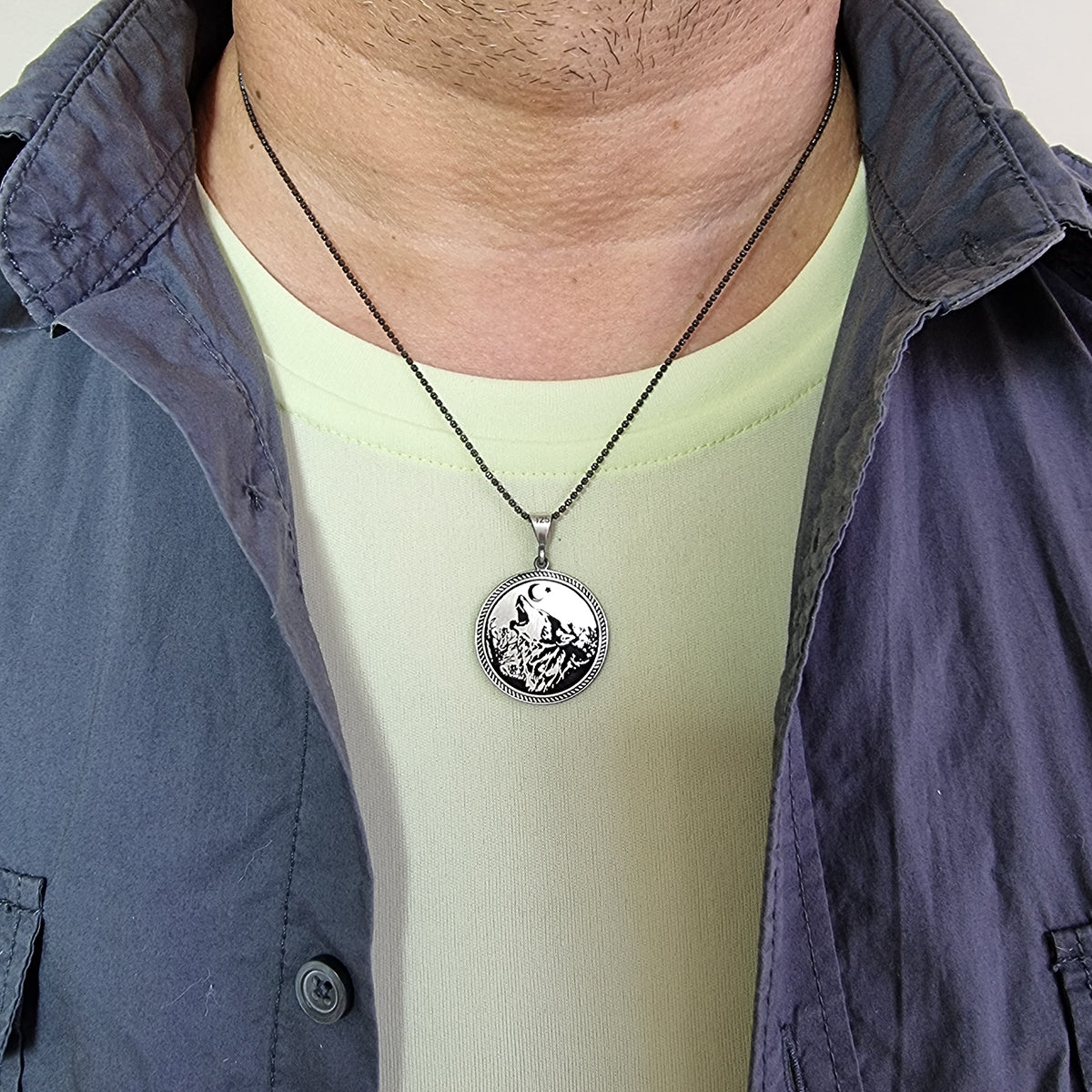 Sterling Silver Howling Wolf Men Necklace