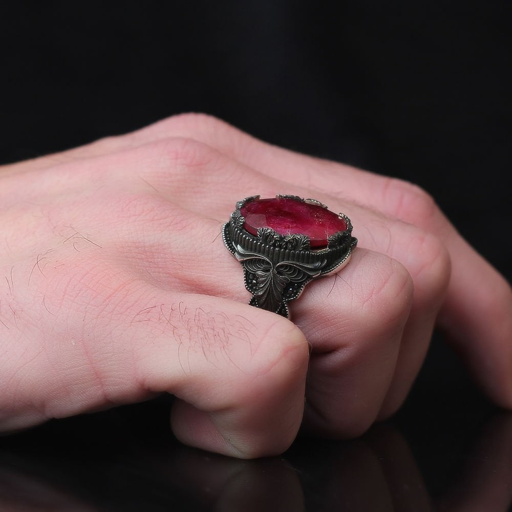 925 Sterling Silver Ruby Stone Traditional Motif Men Ring